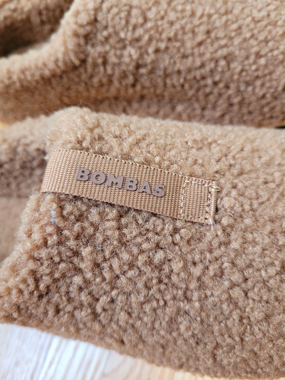 Bombas Women’s Sherpa Slip On Sunday Slipper Slippers Camel Tan 9 - Picture 8 of 12